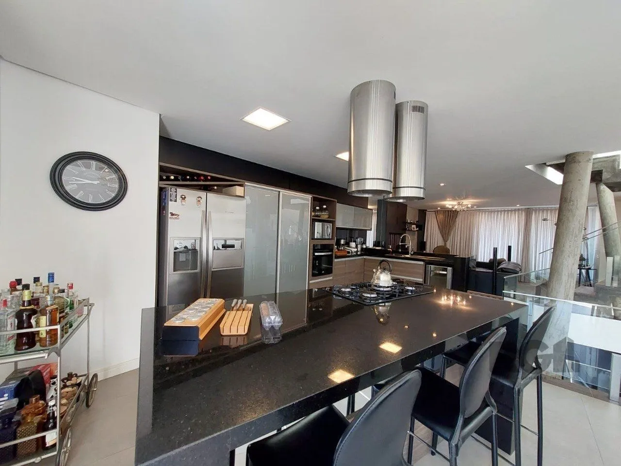 Imagem Casa para Venda - 296m², 3 dormitórios, sendo 1 suites, 3 vagas - Vila Nova, Poa