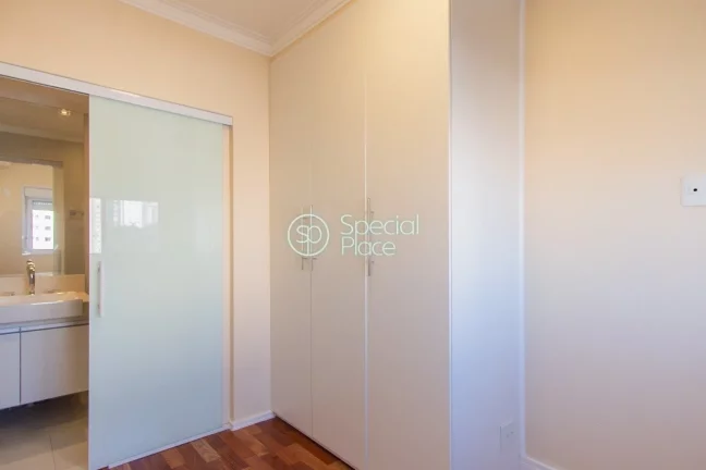 Imagem Apartamento com reforma impecável e com uma bela vista para o Campo de Marte!!! São 94m² de área...