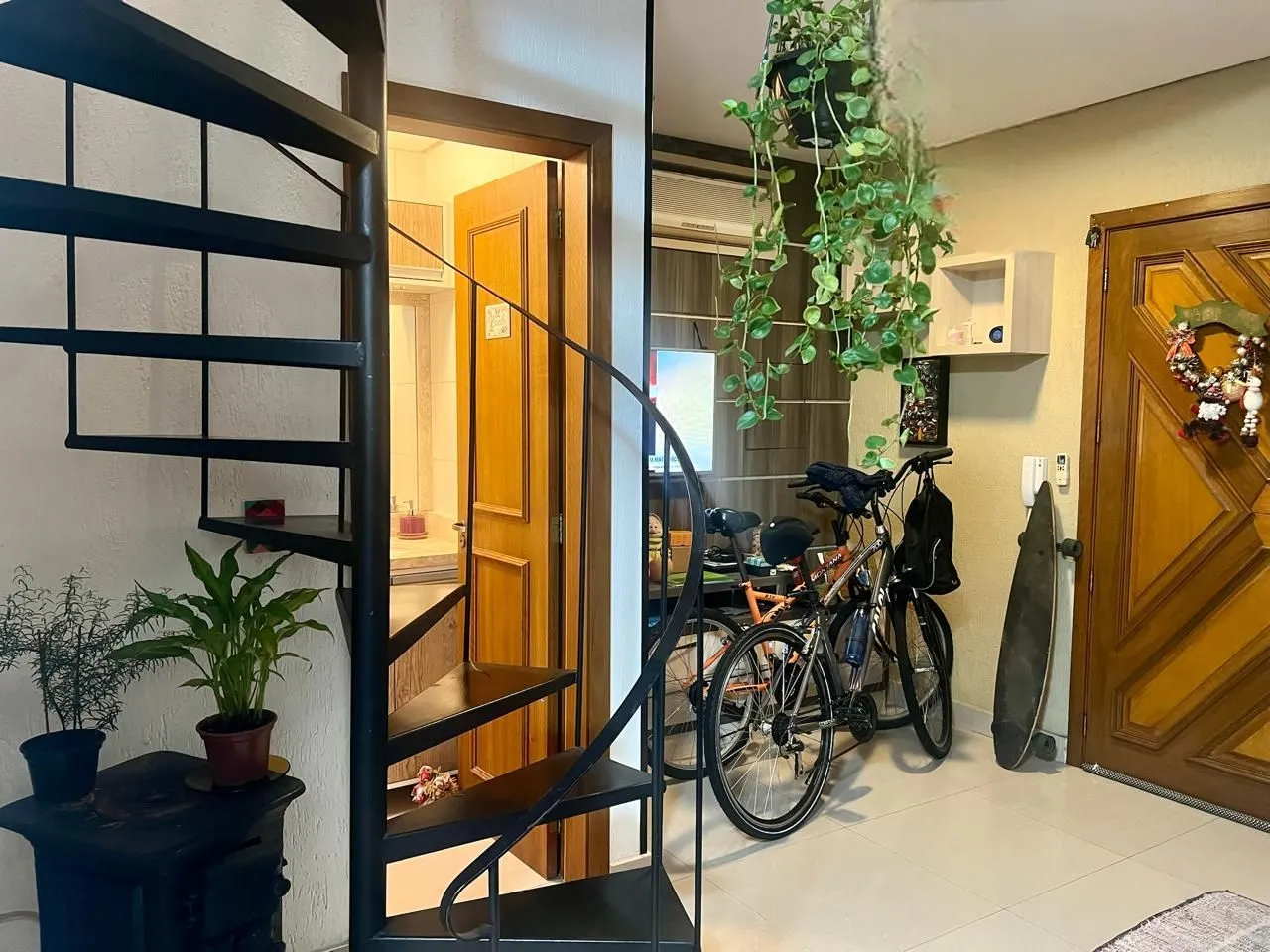 Imagem Casa em condomínio 2 dormitórios sem um com closet, vaga coberta, no bairro Cel. Aparicio Borges.
