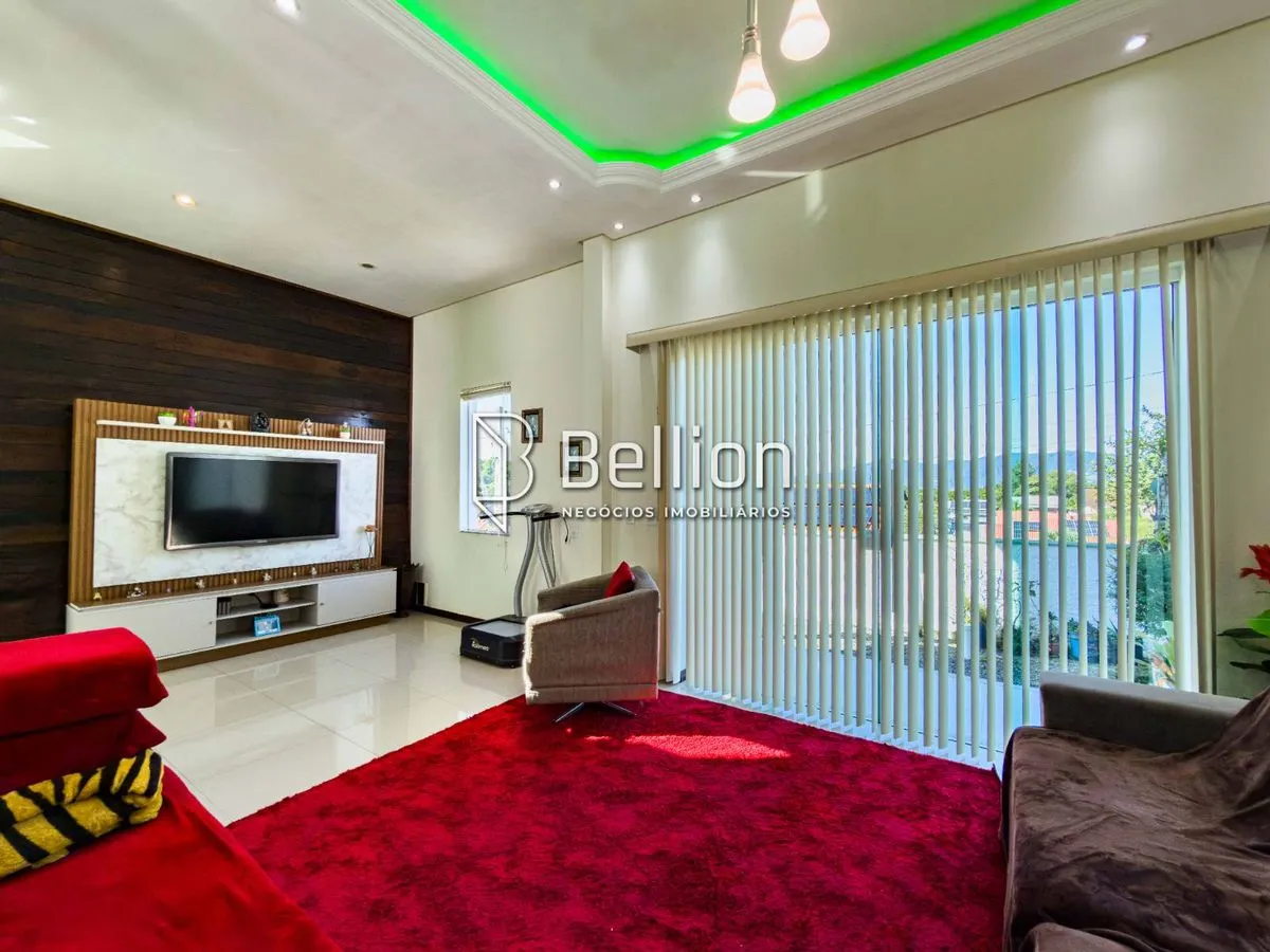 Imagem Localizada no bairro João Paulo, em Indaial, essa casa impressiona desde a primeira visita.