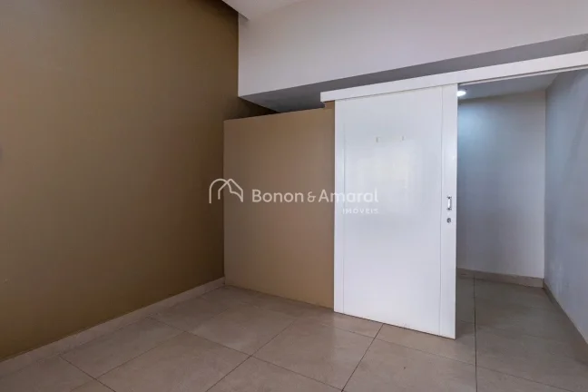 Imagem Imóvel comercial localizado em ponto estratégico de Campinas, na esquina da Avenida Dr. Moraes Sal...