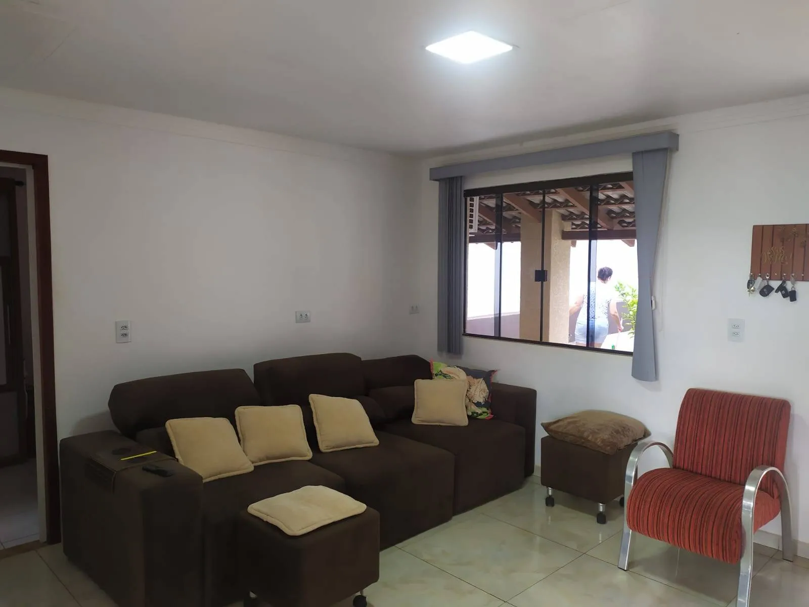Imagem Casa com sala comercial Bairro Canadá área construída 230,00m² e terreno com 715,00m²