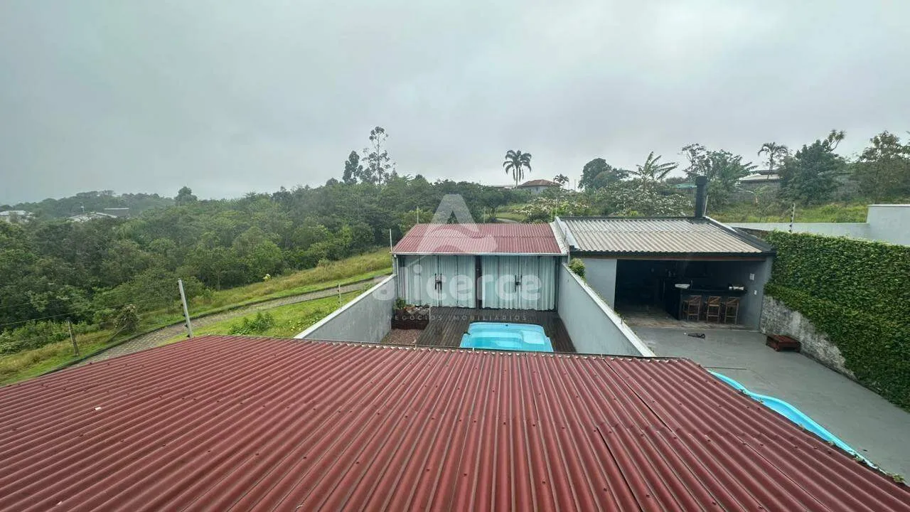 Imagem Oportunidade Única - Casa à Venda com Piscina I 2 Dormitórios I 1 Suíte I 2 Vagas de Garagem - em Areias do meio Governados Celso Ramos - SC