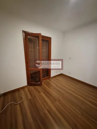 Imagem Oportunidade Exclusiva no Campo Grande a Venda. Vendo Sobrado em Condomínio fechado na Sabará região de campo grande, São 3 Dormitórios, sendo 1 Suíte, todos com Armários, cozinha planejada, 2 vagas fixas subterrâneas, Churrasqueira e Quintal. Valor de Su