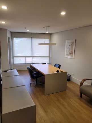 Imagem Conjunto Comercial de Alto Padrão com 3 Salas e 4 Vagas de Garagem no Jardim Caboré, São Paulo-SP