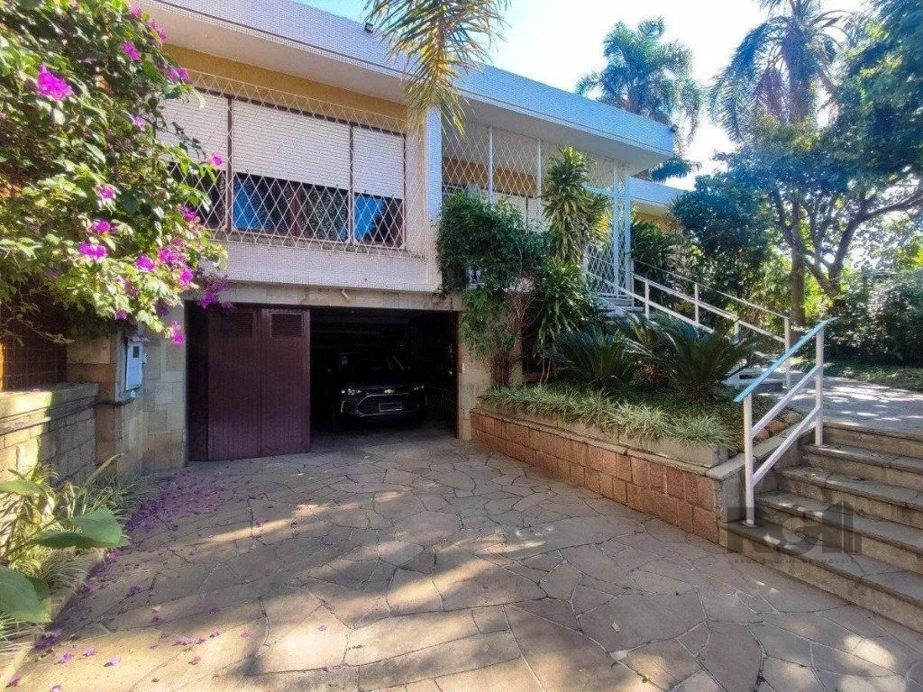 Imagem Excelente casa de 290m² com 4 dormitórios e 4 vagas