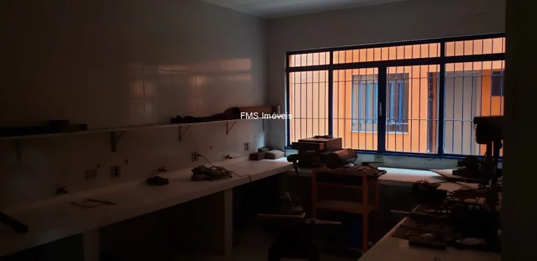 Imagem Casa Comercial para Locação: 8 salas, 2 banheiros, 4 vagas de garagem, 500m² na melhor localização do Campo Limpo, São Paulo-SP.