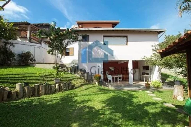 Foto do imóvel Casa estilo chácara c/ galpão próxima ao Centro de Cotia em Rua Pintassilgo
