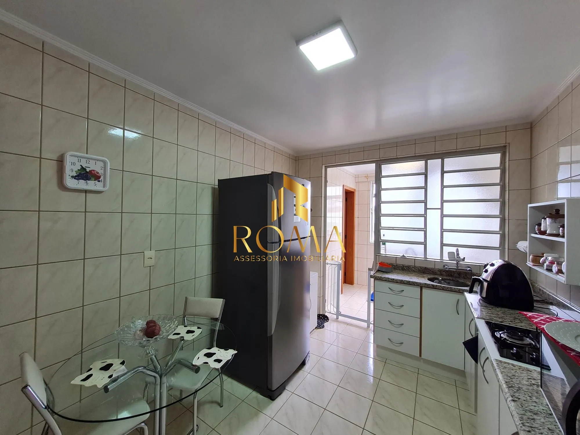 Imagem Apartamento Semimobiliado com 3 Quartos à Venda em Santa Maria