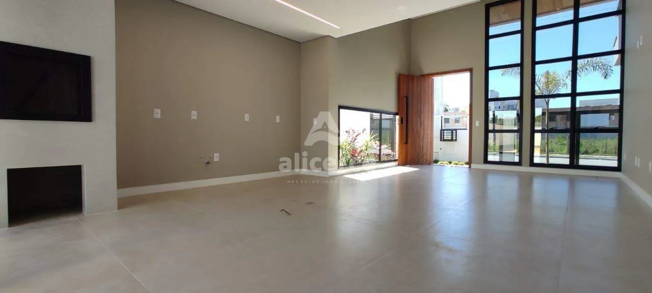 Imagem Casa Alto Padrão com 147m² - 3 Dormitórios I 1 Suíte I 2 Vagas de Garagem - Loteamento Vivendas dos Açores - Sertão do Maruim. São José/SC