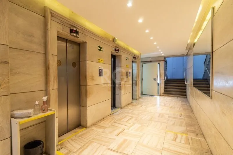 Imagem MÁFFER IMÓVEIS ALUGA SALA COMERCIAL - RUA URUGUAI, 277 | CENTRO - POA Área privativa: 333,61 m²