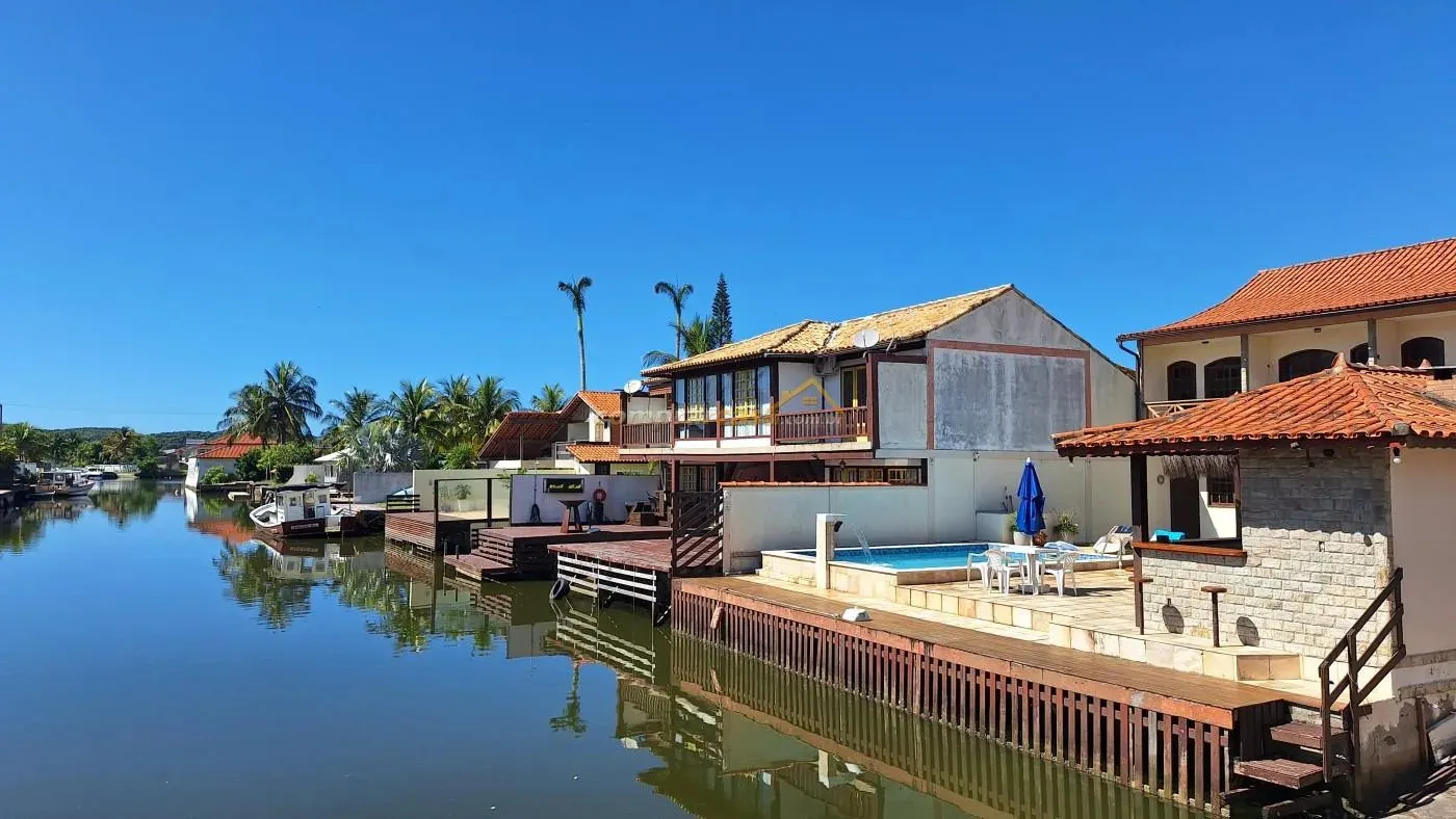 Imagem Casa em Condomínio para Venda em Cabo Frio / RJ no bairro Ogiva