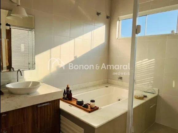 Imagem Excelente casa à venda em condomínio fechado em Valinhos/SP, com segurança 24 horas e área verde...