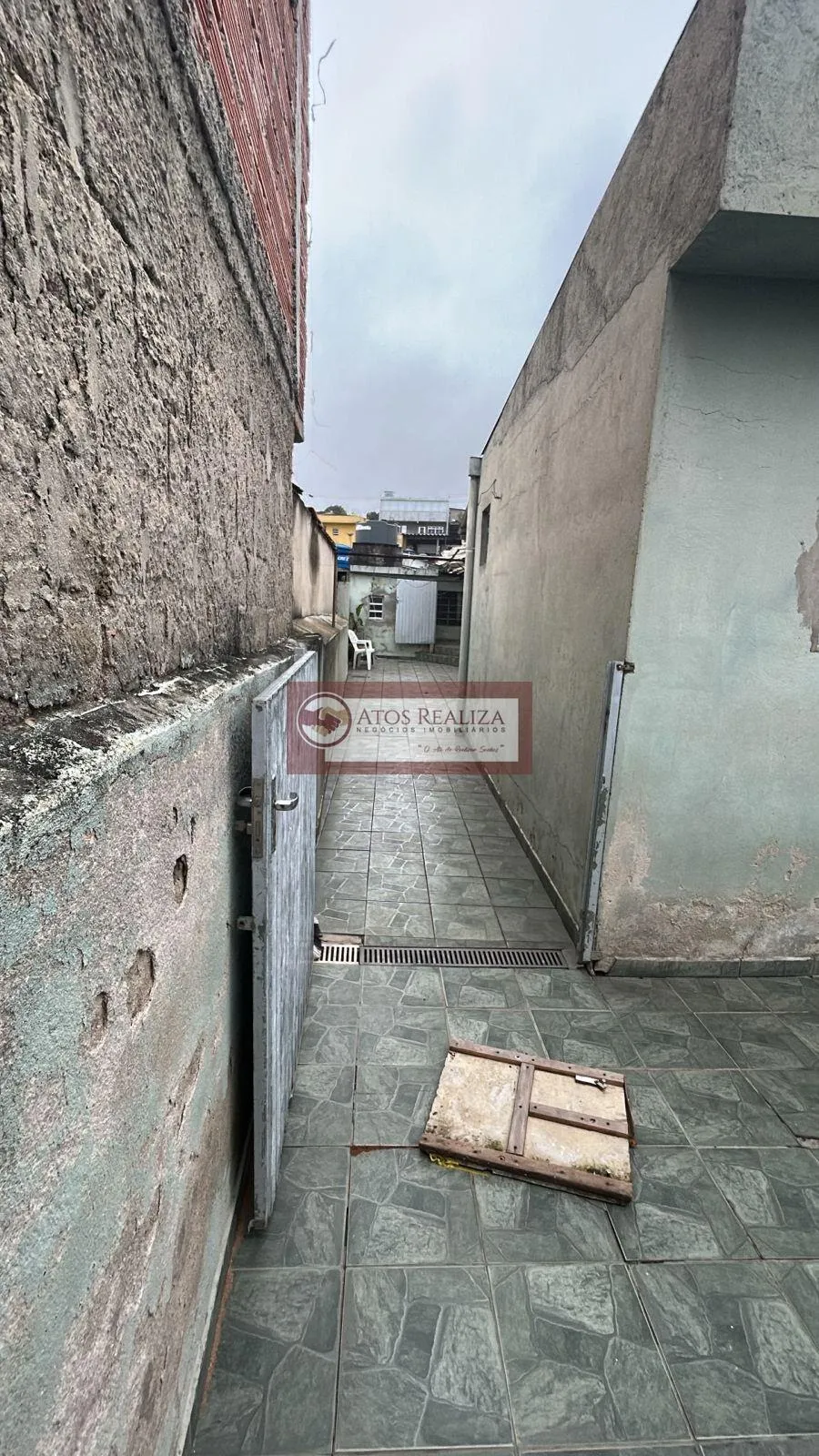 Imagem Sobrado à Venda no Jardim Presidente SP, com 6 Quartos no total, 358m², Imóvel com 3 casas para Renda, Valor irresistível. R$ 390k.