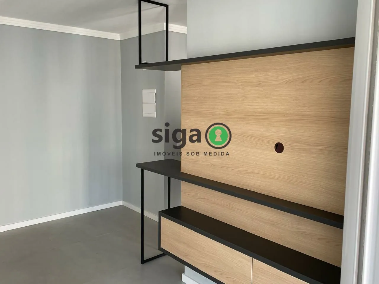 Imagem Apartamento mobiliado com uma vaga de garagem ao lado da linha lilás
