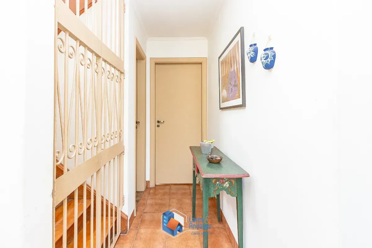 Imagem Sobrado para venda em Jardim das Bandeiras com 3 quartos, 232m²