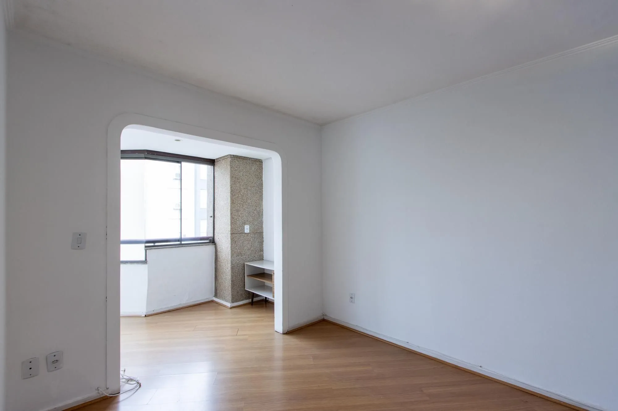 Imagem Cobertura com 137m², no Bairro Cristal, de 2 dormitórios, sento uma suíte, ampla sacada, churrasqueira, vista panorâmica, vaga coberta.