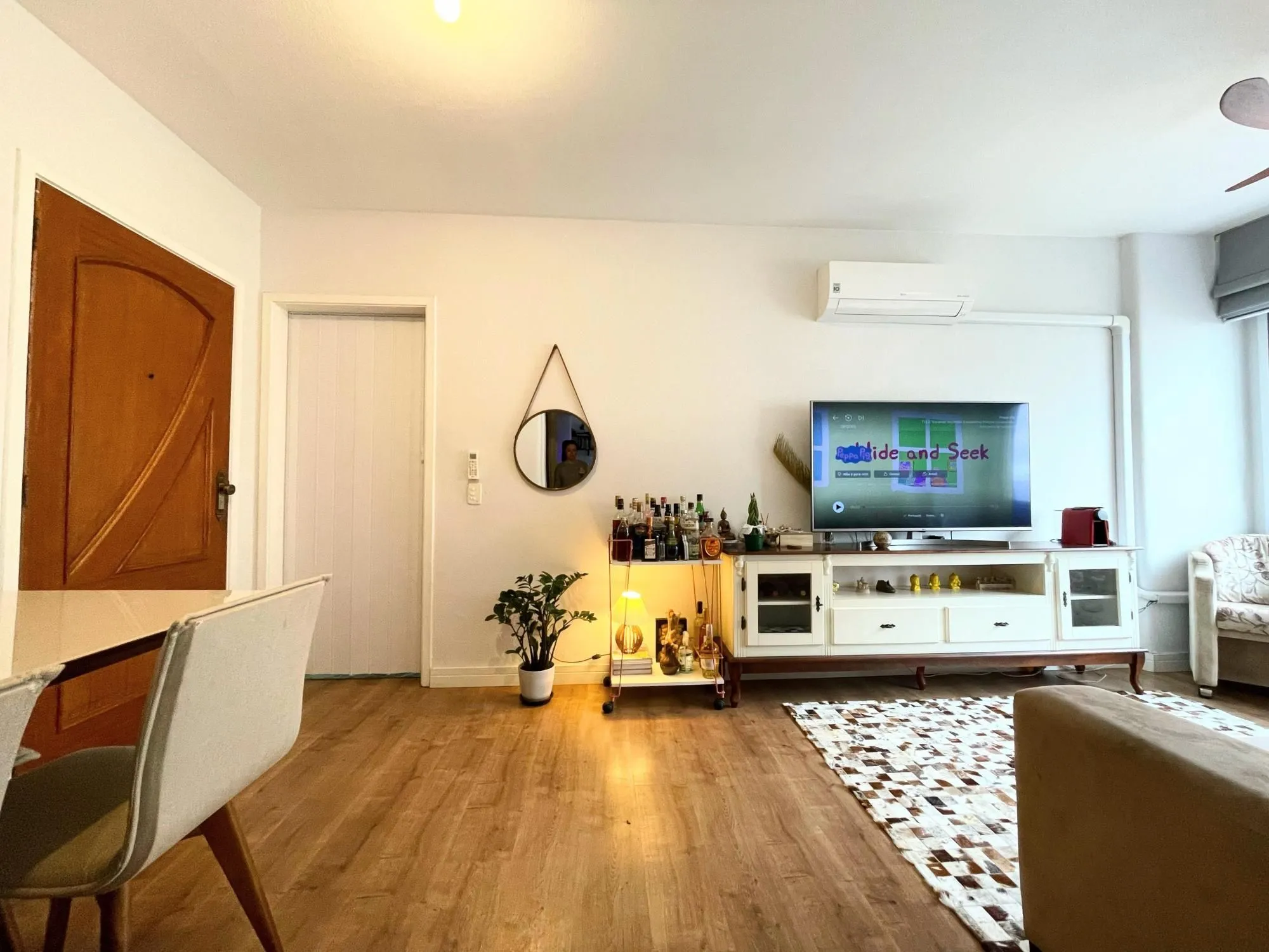 Imagem Apartamento com linda vista definida para o Rio Guaíba ? amplo, arejado e com sol da tarde!