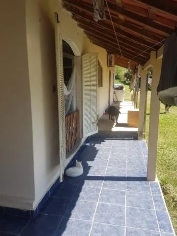Imagem VENDA DE CHÁCARA NO RETIRO, EM ARUJÁ/SP, 4.300m² com 2 casas, 5 quartos, piscina. CONSULTE-NOS.