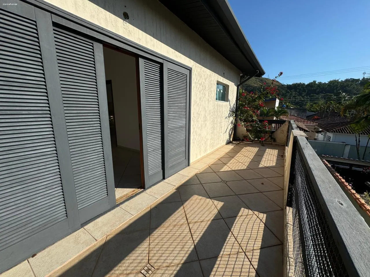 Imagem Sobrado para Venda em São Sebastião, São Francisco da Praia, 3 dormitórios, 2 suítes, 4 banheiros, 3 vagas