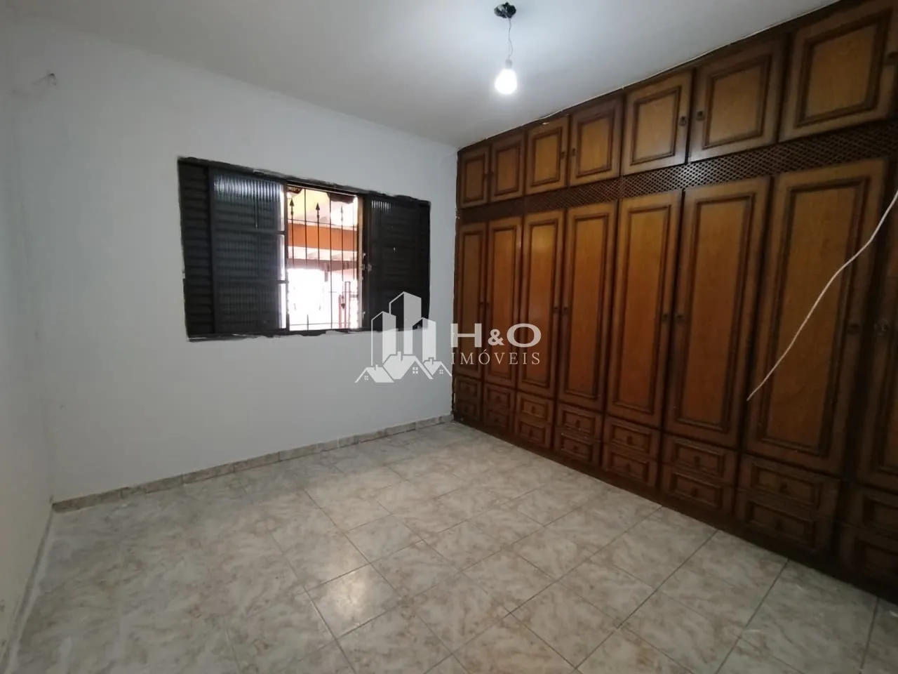 Imagem Casa ampla e muito bem localizada no bairro de Itaquera, próxima ao Shopping Metrô Itaquera e à Estação Corinthians‑Itaquera.