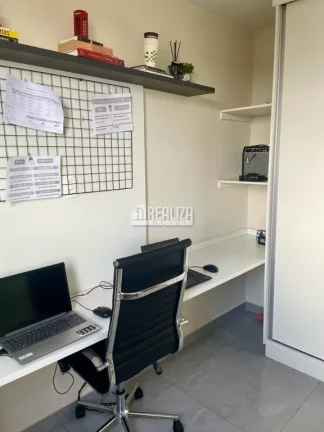Imagem Apartamento de 2 dormitórios com móveis planejados e piscina no Condomínio Spazio Urca - no bairro Mercês, em Uberaba