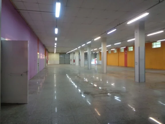 Imagem Barracão com 330m² de construção e 330m² de vagas localizado na Vila Rezende com banheiros e co...