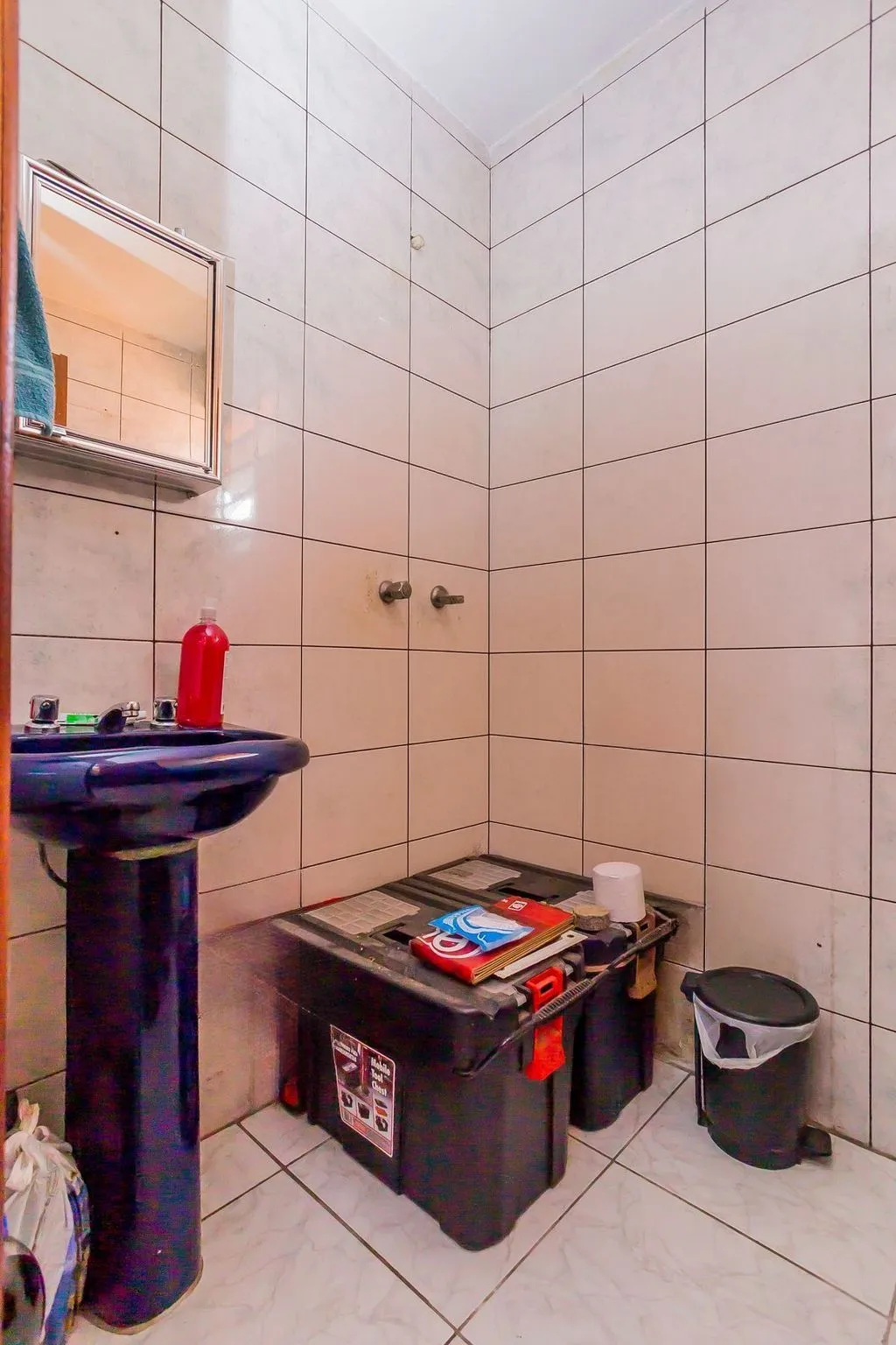 Imagem Casa de 6 dormitórios à venda No Bairro Jardim do Salso - Porto Alegre