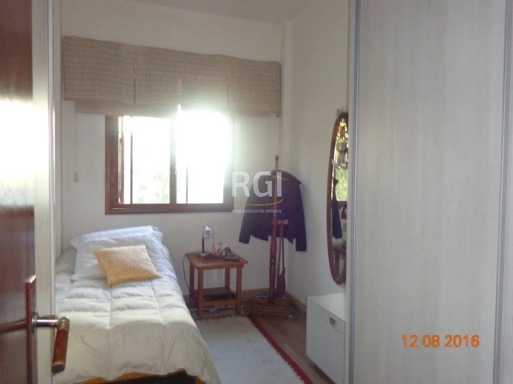 Imagem Casa para Venda - 240m², 6 dormitórios, 4 vagas - Teresópolis