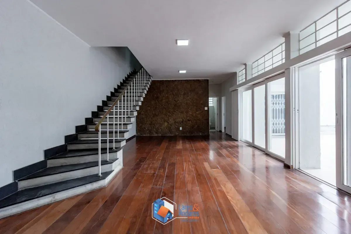 Imagem Casa comercial para venda em Jardim Hípico, 582m²