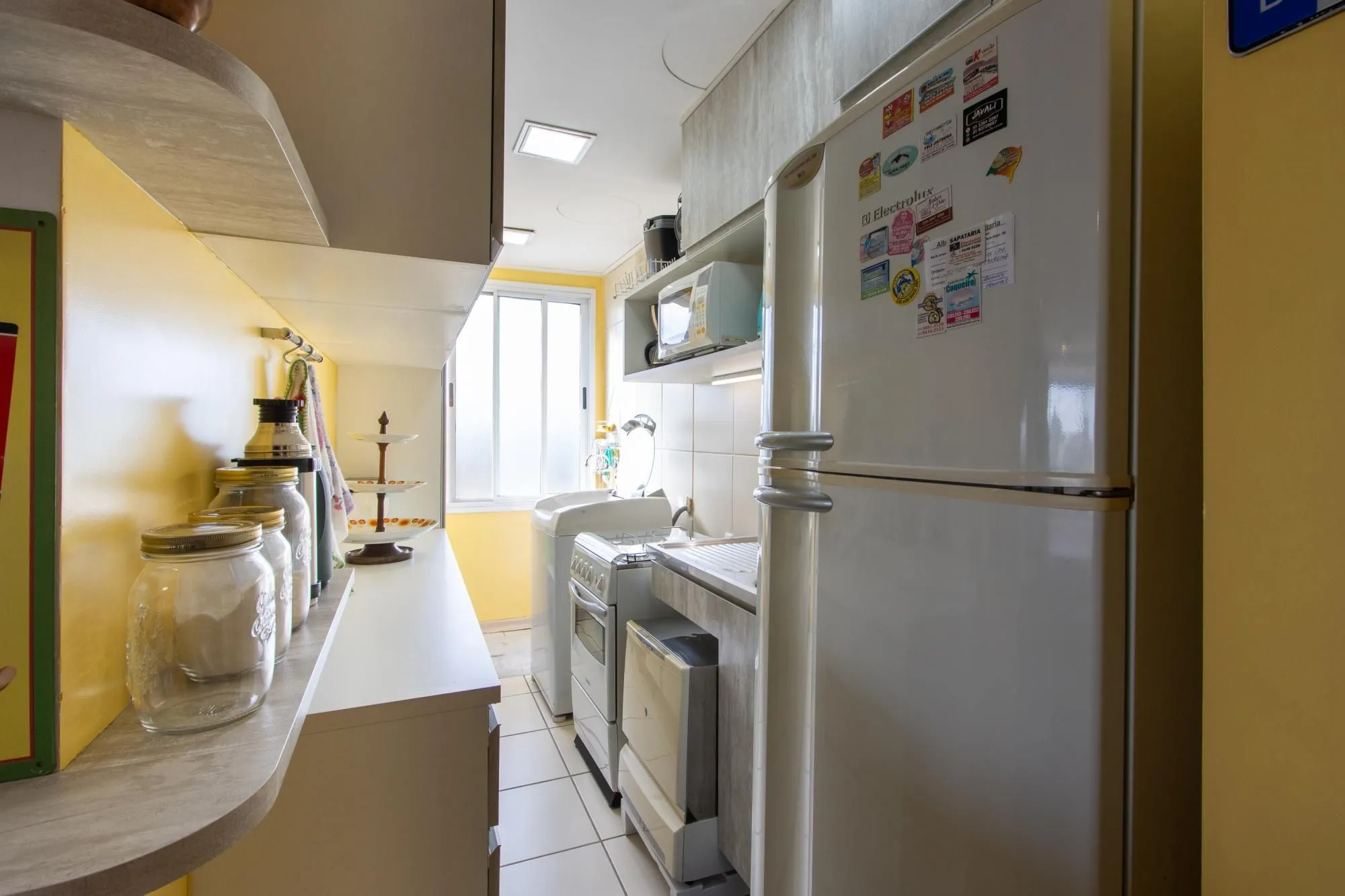 Imagem Apartamento de 2 dormitórios, na zona sul de Porto Alegre, semi-mobiliado, churrasqueira e box escriturado.