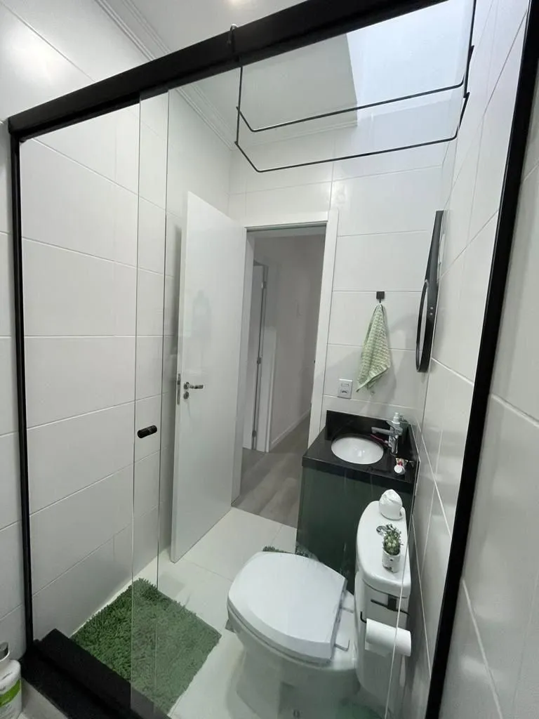 Imagem Casa em condomínio com 3 dormitórios, suíte e 2 vagas.