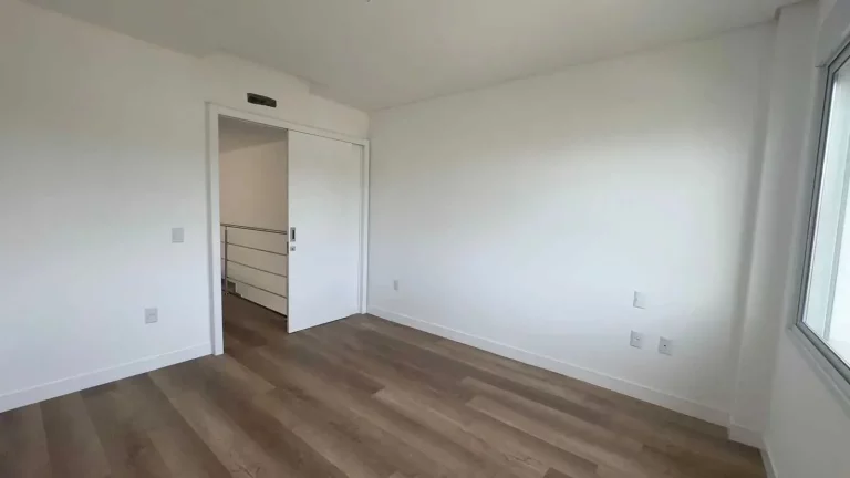 Imagem Casa com 3 dormitórios sendo 1 suíte e 2 vagas garagem - Campeche, Florianópolis/SC