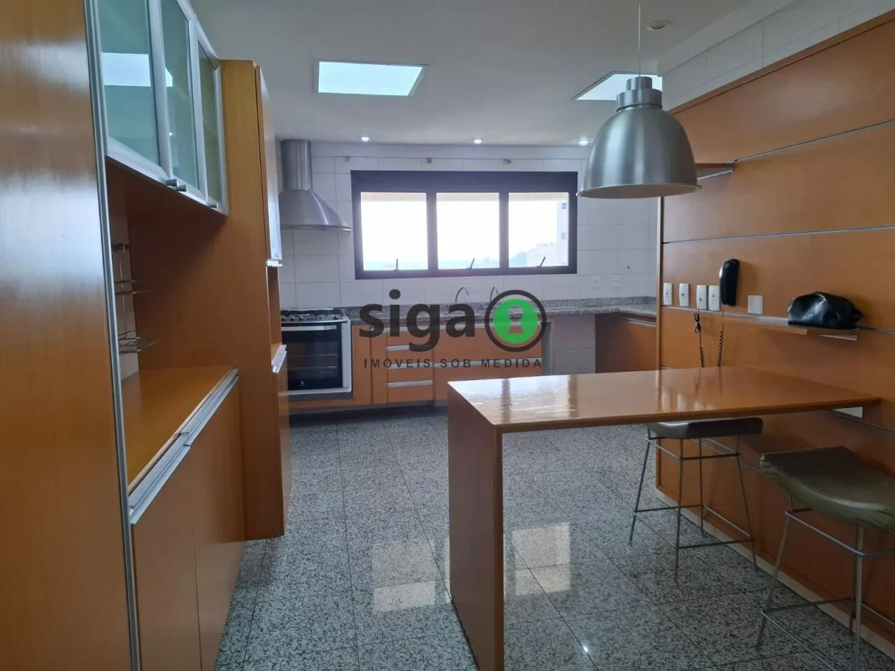 Imagem Apartamento disponível para locação - 400m²- 4 suítes - 5 vagas - Depósito privativo