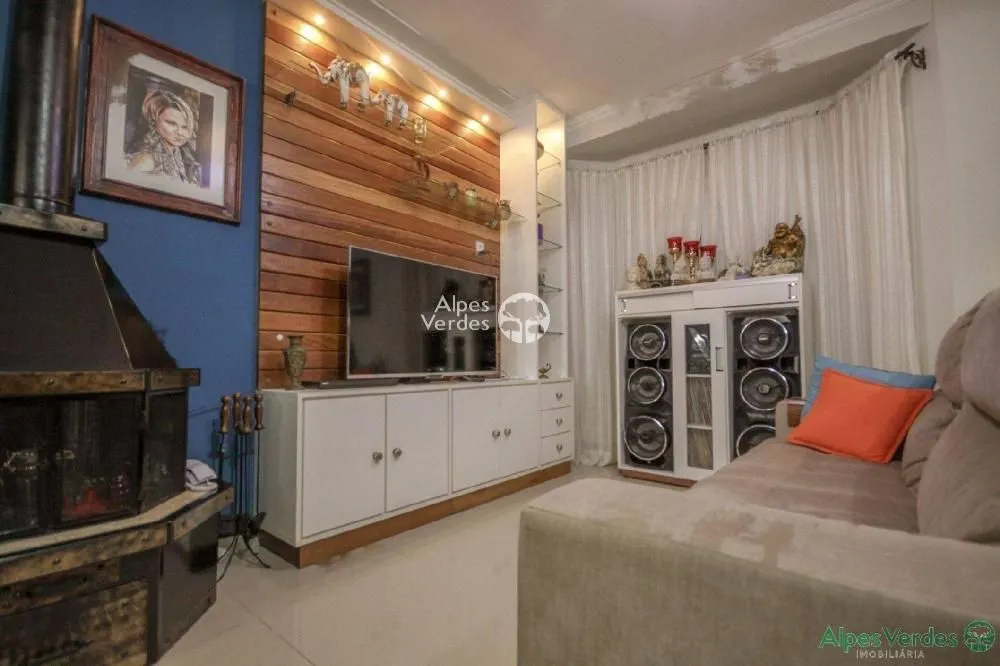 Foto do imóvel Vende-se linda casa geminada de 3 andares em Gramado · Mato Queimado