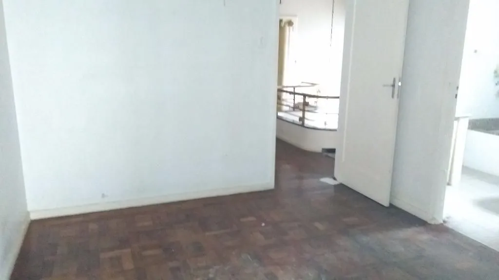 Imagem Casa para Venda - 485m², 5 dormitórios, sendo 1 suites, 1 vaga - Petrópolis