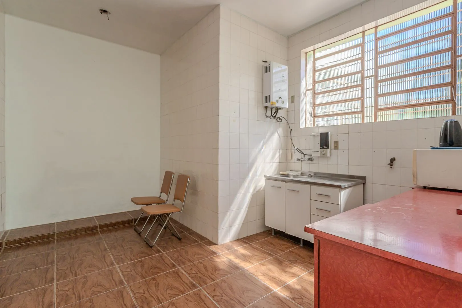 Imagem Casa sobrado no Partenon com 5 dormitórios e 4 vagas