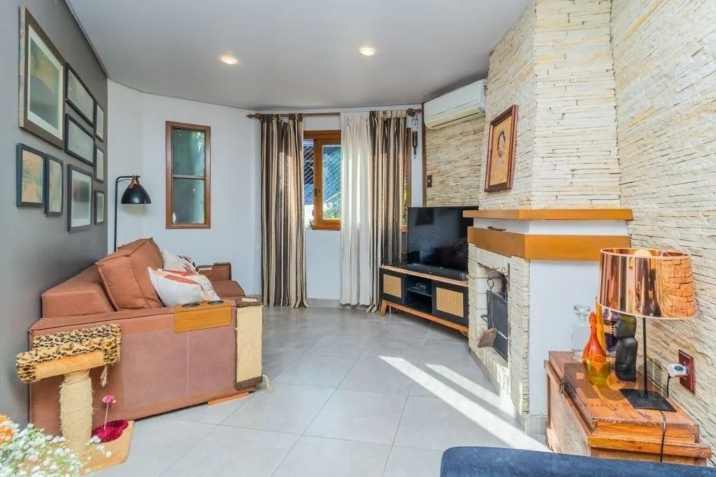 Imagem Casa em Condomínio 199m² - 3 dormitórios, 2 vagas no bairro Nonoai