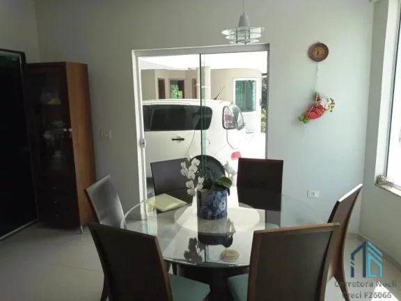 Imagem (ESTUDA PERMUTA) Sobrado 04 quartos sendo uma suíte, 03 vagas no Bacacheri/Jardim Social em Curitiba PR