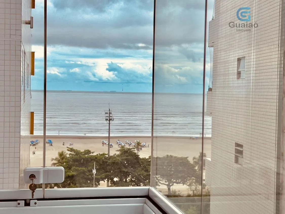 Imagem Vendo maravilhoso Apartamento 3 dormitórios e suíte frente ao Mar no José Menino em Santos