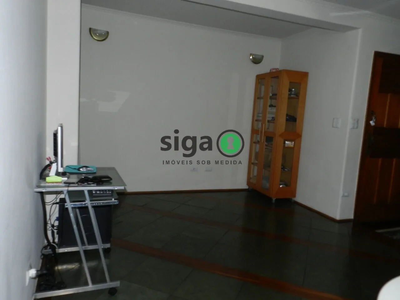 Imagem Casa Espaçosa com 5 Dormitórios e Quintal Próxima ao Metrô Vila Sônia.