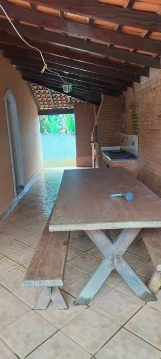 Imagem Chácara à venda em Araçoiaba da Serra-SP: 3 quartos, 1 suíte, 3 banheiros, rico pomar, campo de futebol
