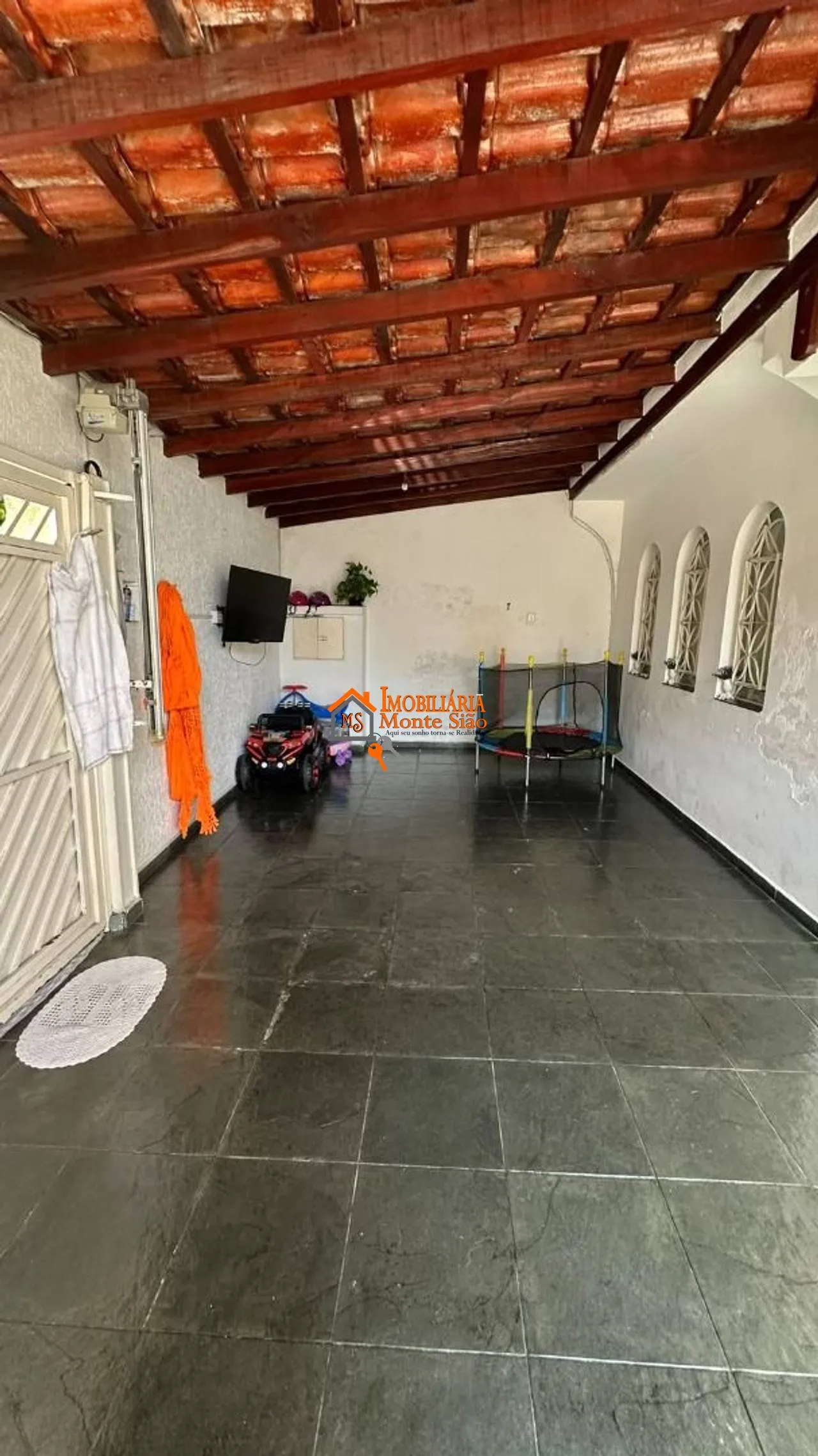 Imagem Sobrado à Venda no Jardim Vila Galvão com 3 Quartos, Piscina e 3 Vagas