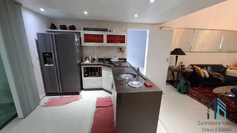 Imagem Casa em condomínio, 05 quartos sendo 04 suítes, 05 vagas, no Bairro Alto em Curitiba PR