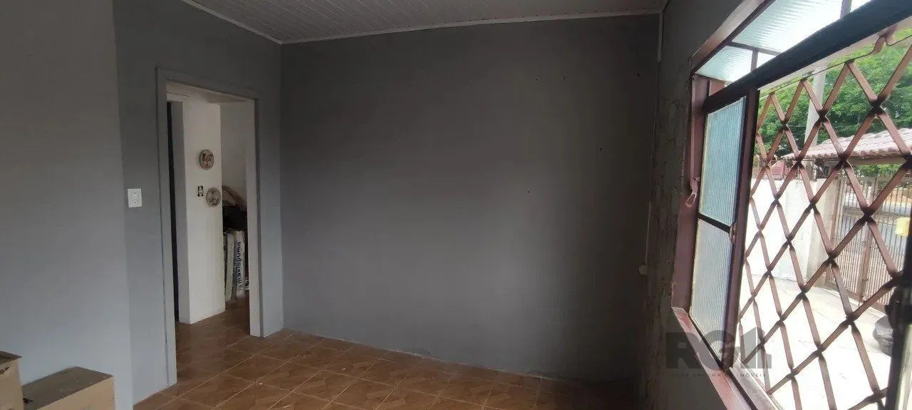 Imagem Casa com 2 quartos, vagas de garagem, piscina, bairro Sarandi, Porto Alegre/RS
