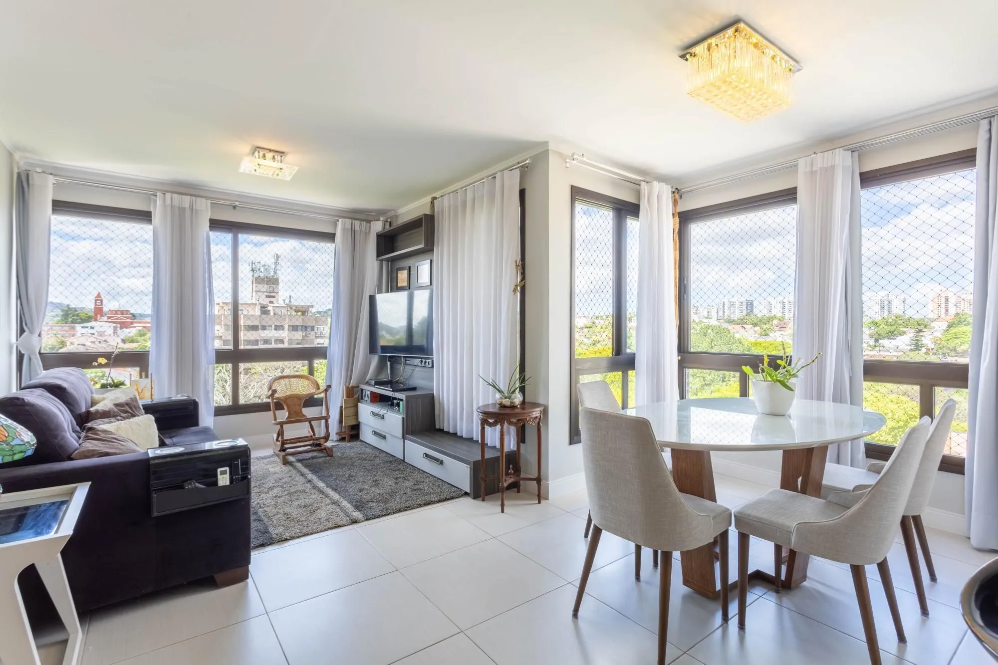 Imagem Apartamento à Venda com 2 Dormitórios (1 Suíte) e 2 Vagas Cobertas - Vila Ipiranga, Porto Alegre/RS