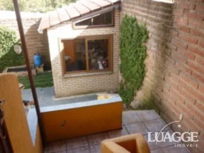 Imagem casa com 4 dormitórios, sendo uma suíte , e 530 area privativa