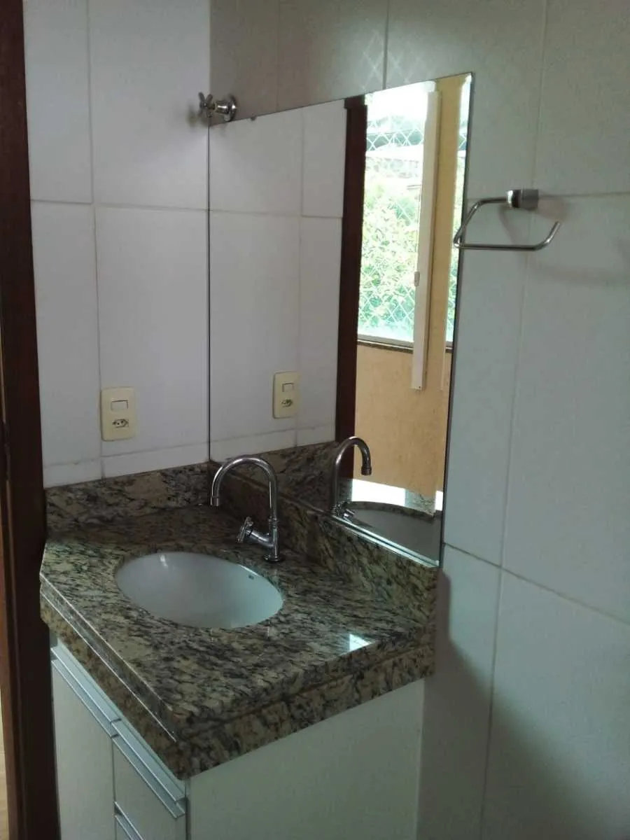 Imagem Casa duplex à venda, 3 quartos, 1 suíte, 2 vagas, Localização Privilegiada - Santa Luzia/MG
