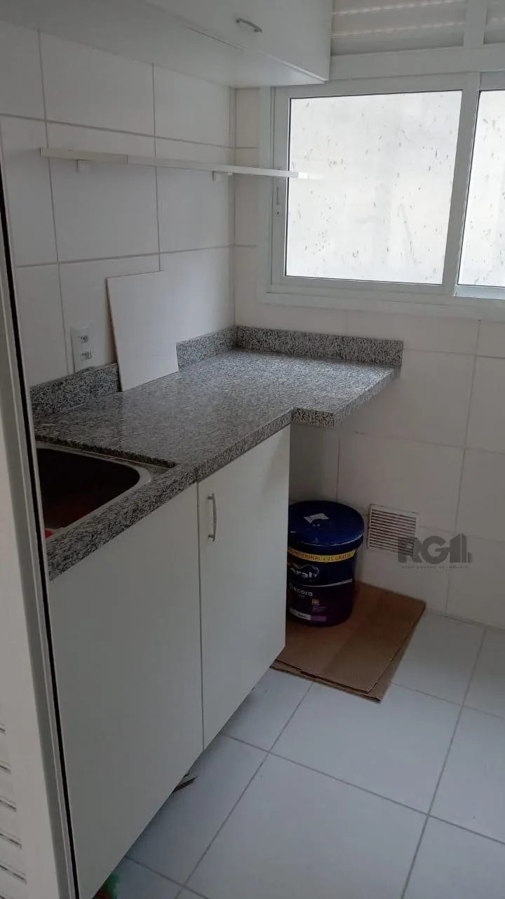 Imagem Apartamento com TERRAÇO, localizado num dos mais sofisticados bairros de Porto Alegre, bairro Rio Branco. Apartamento totalmente mobiliado.
