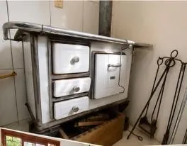 Imagem Casa 4 domitorios sendo uma suite com 6 vagas em 195m2 no bairro Guaruja.